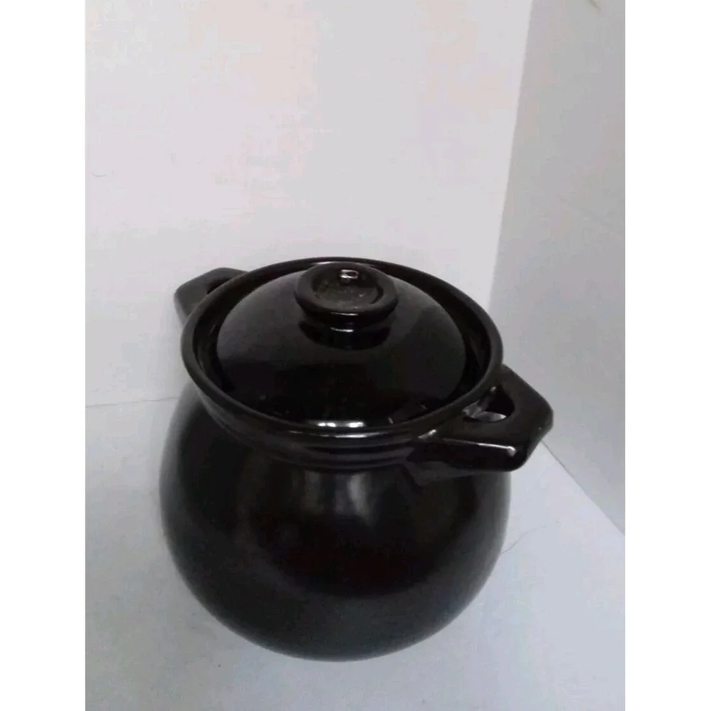 Black Glossy Ceramic Earthenware Pot with‎ Lid and Handles Traditional Stoneware